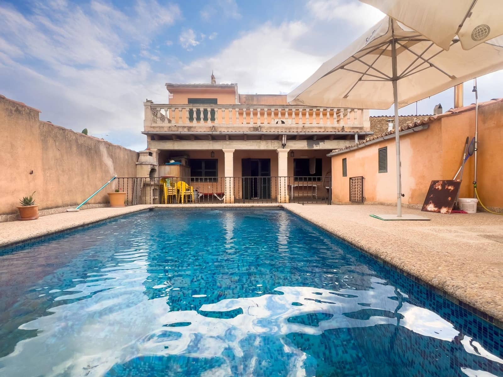 2 soveværelse Semi-Rækkehus til salg i Consell med swimmingpool - € 699.000 (Ref: 8979329)