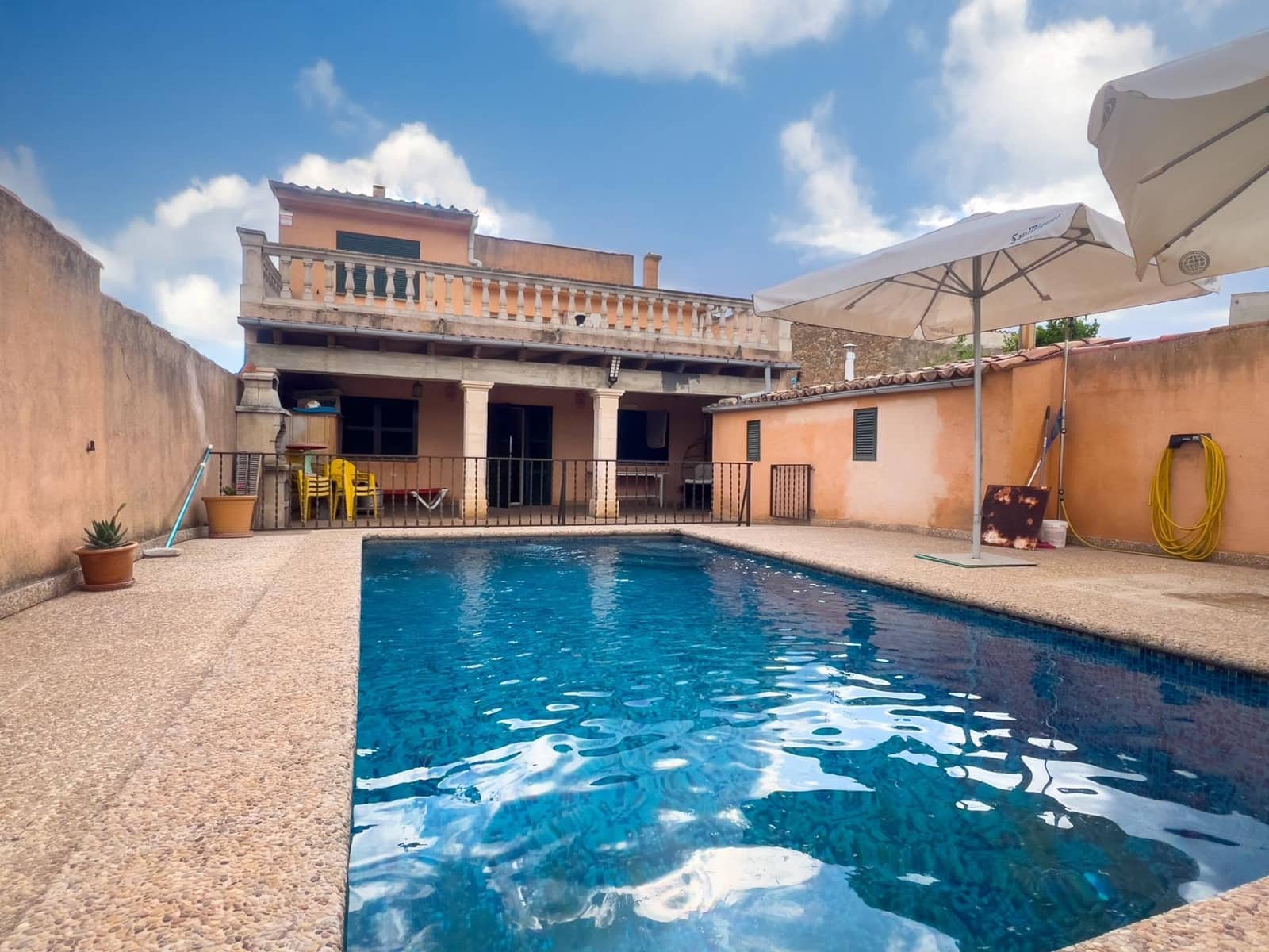 2 soveværelse Semi-Rækkehus til salg i Consell med swimmingpool - € 699.000 (Ref: 8979329)