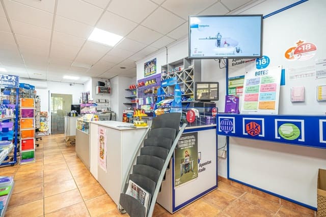 Commercieel te huur in El Toro / Port Adriano, Calvià - € 780 (Ref: 9197885)