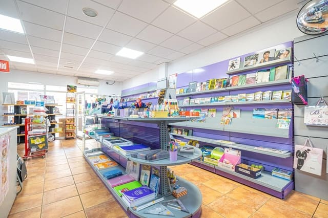 Commercieel te huur in El Toro / Port Adriano, Calvià - € 780 (Ref: 9197885)