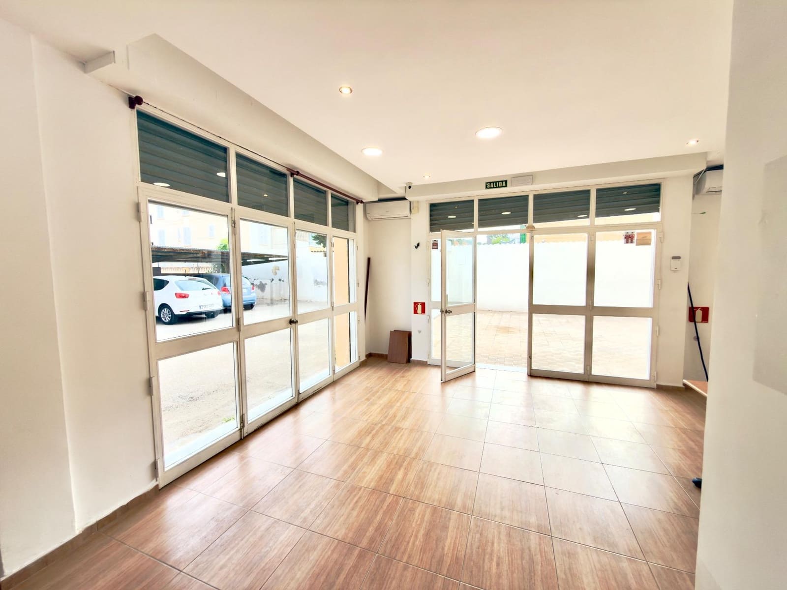 2 bedroom Commercial for rent in Santa Ponsa - € 2,500 (Ref: 9341370)