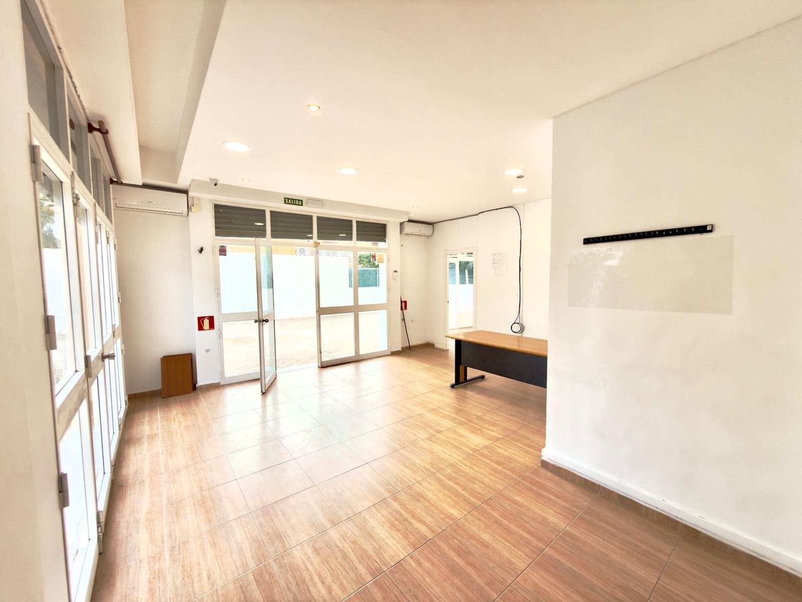 2 bedroom Commercial for rent in Santa Ponsa - € 2,500 (Ref: 9341370)