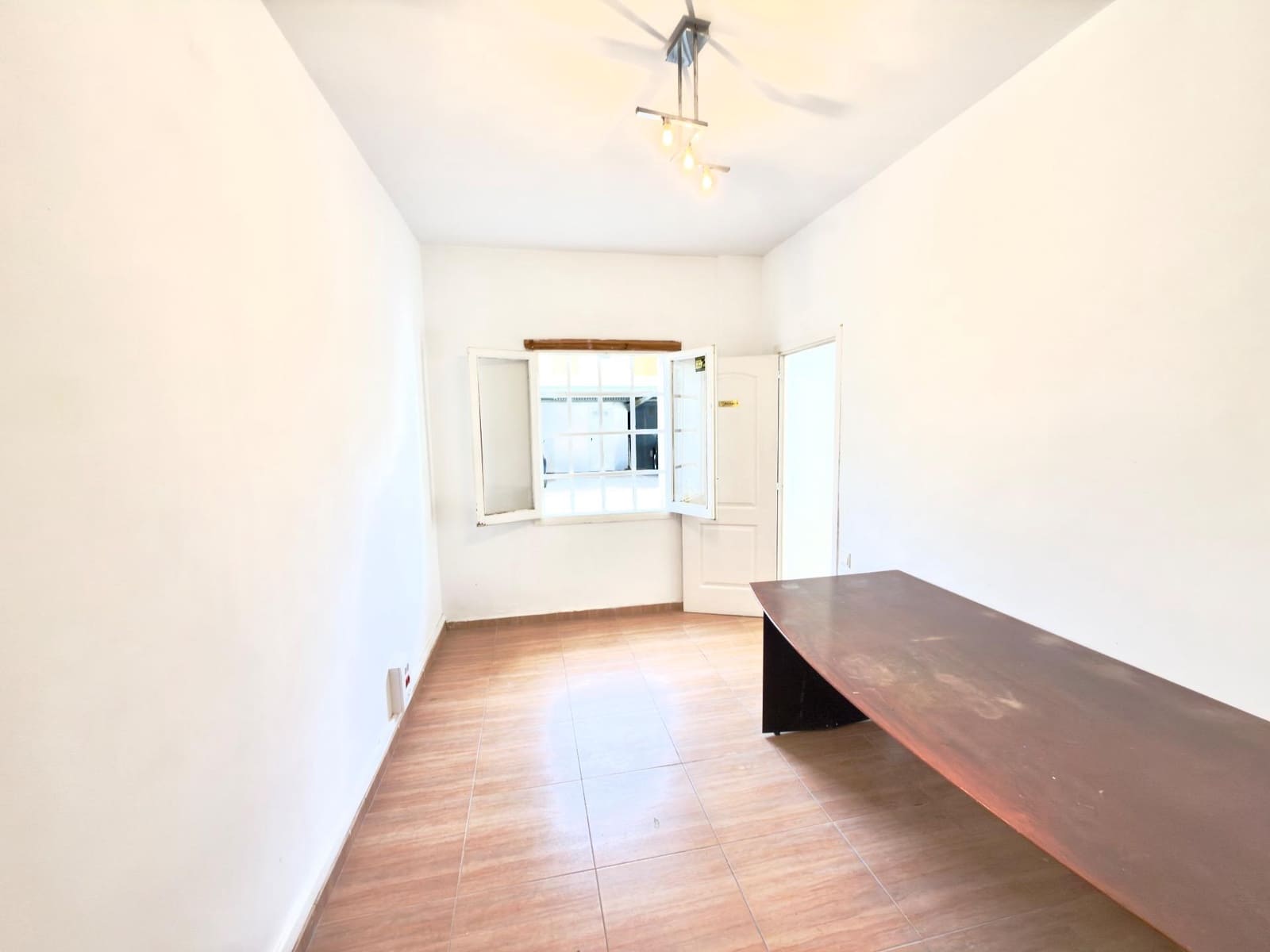 2 bedroom Commercial for rent in Santa Ponsa - € 2,500 (Ref: 9341370)