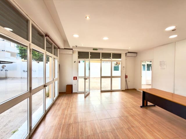2 bedroom Commercial for rent in Santa Ponsa, Calvià - € 2,500 (Ref: 9341370)