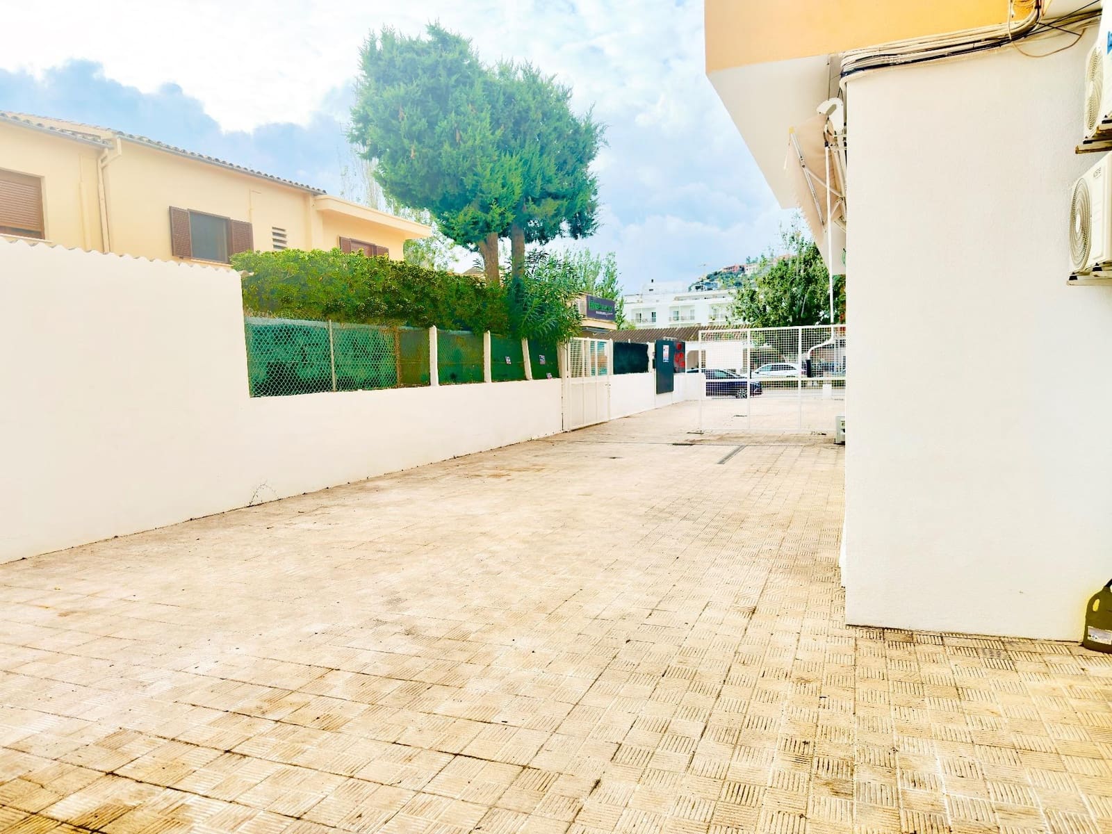 2 bedroom Commercial for rent in Santa Ponsa - € 2,500 (Ref: 9341370)