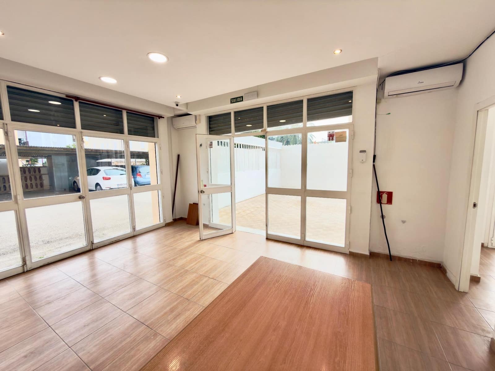 2 bedroom Commercial for rent in Santa Ponsa - € 2,500 (Ref: 9341370)