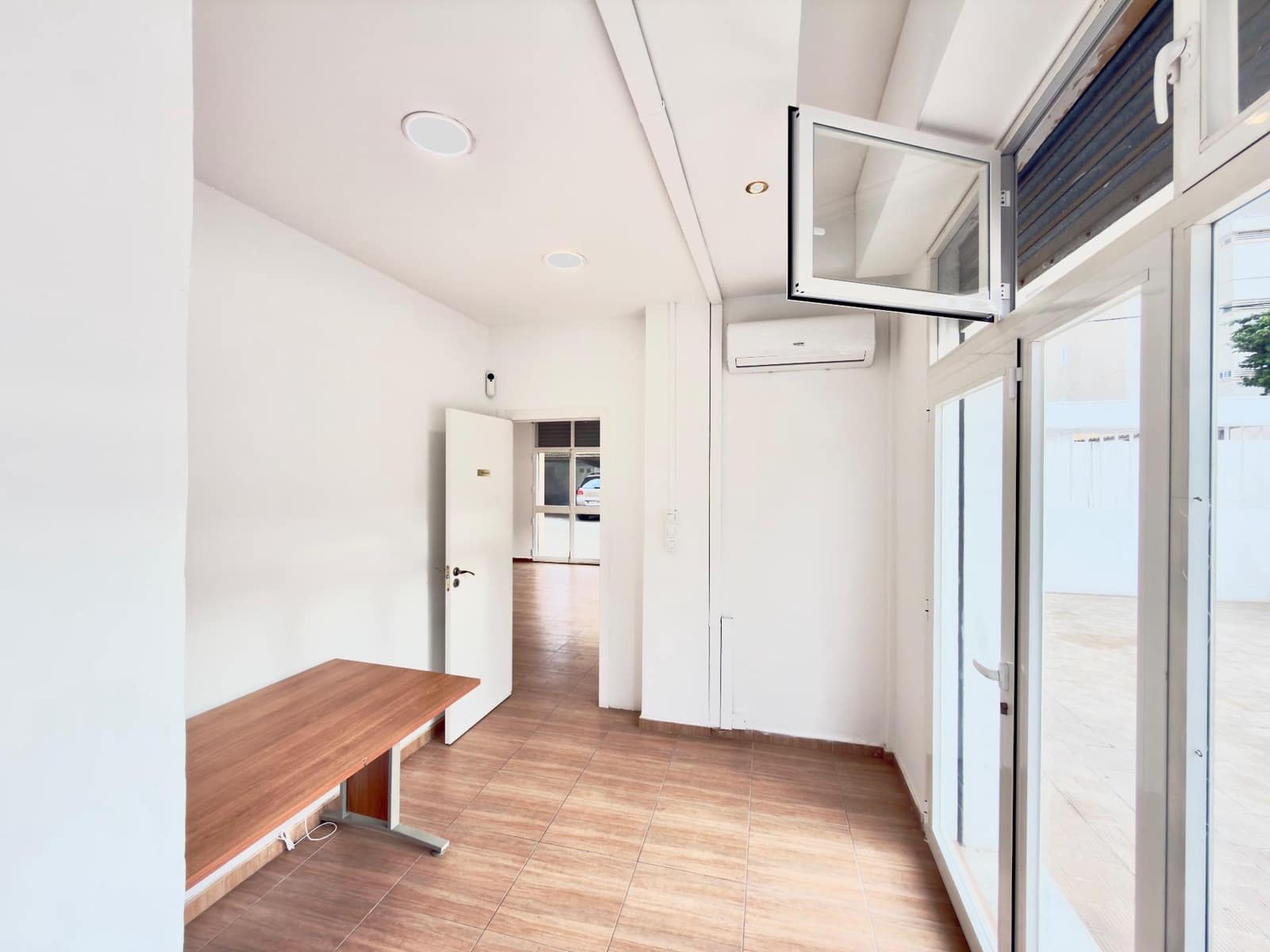 2 bedroom Commercial for rent in Santa Ponsa - € 2,500 (Ref: 9341370)