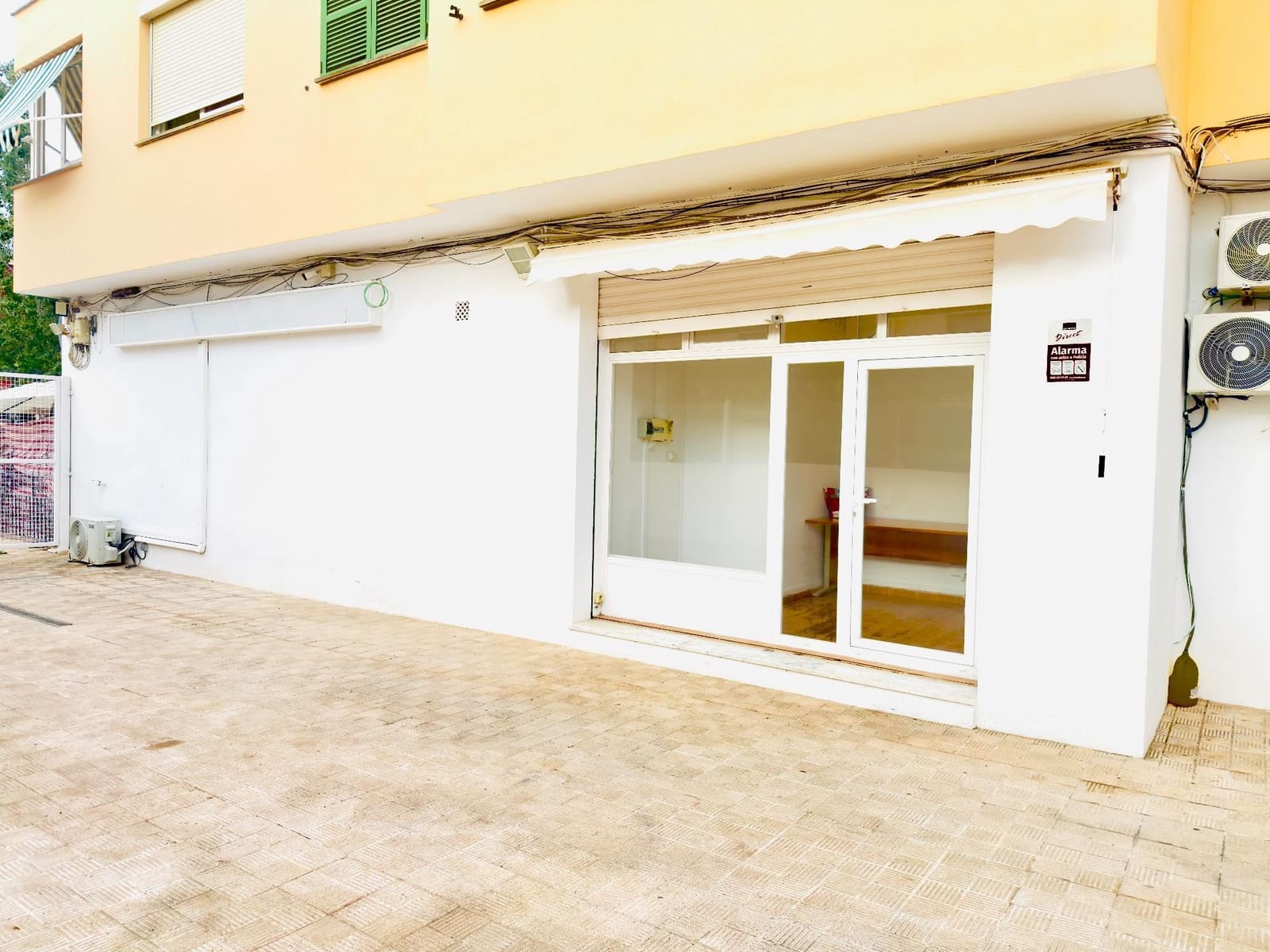 2 bedroom Commercial for rent in Santa Ponsa - € 2,500 (Ref: 9341370)