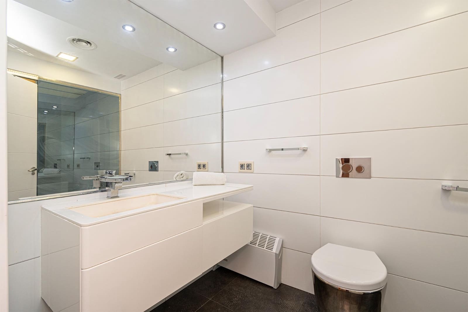 3 bedroom Apartment for sale in Palma de Mallorca with garage - € 1,375,000 (Ref: 9359416)