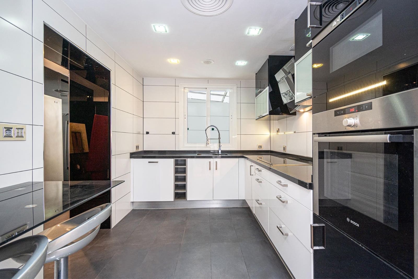 3 bedroom Apartment for sale in Palma de Mallorca with garage - € 1,375,000 (Ref: 9359416)