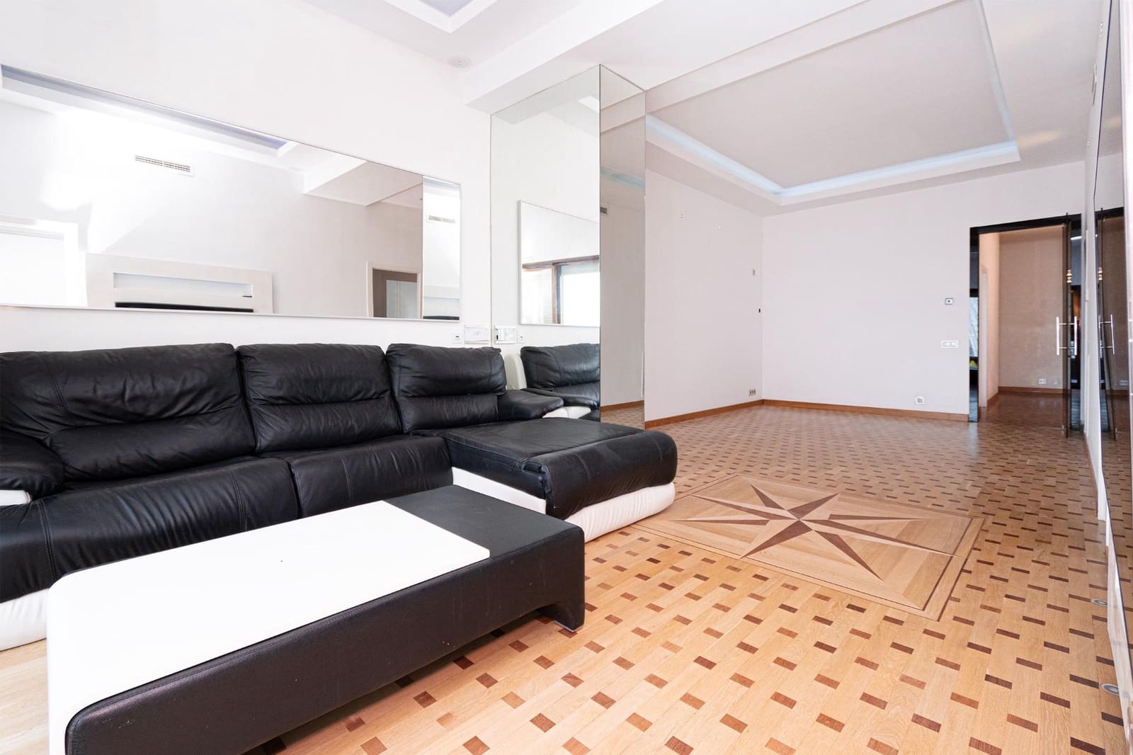 3 bedroom Apartment for sale in Palma de Mallorca with garage - € 1,375,000 (Ref: 9359416)