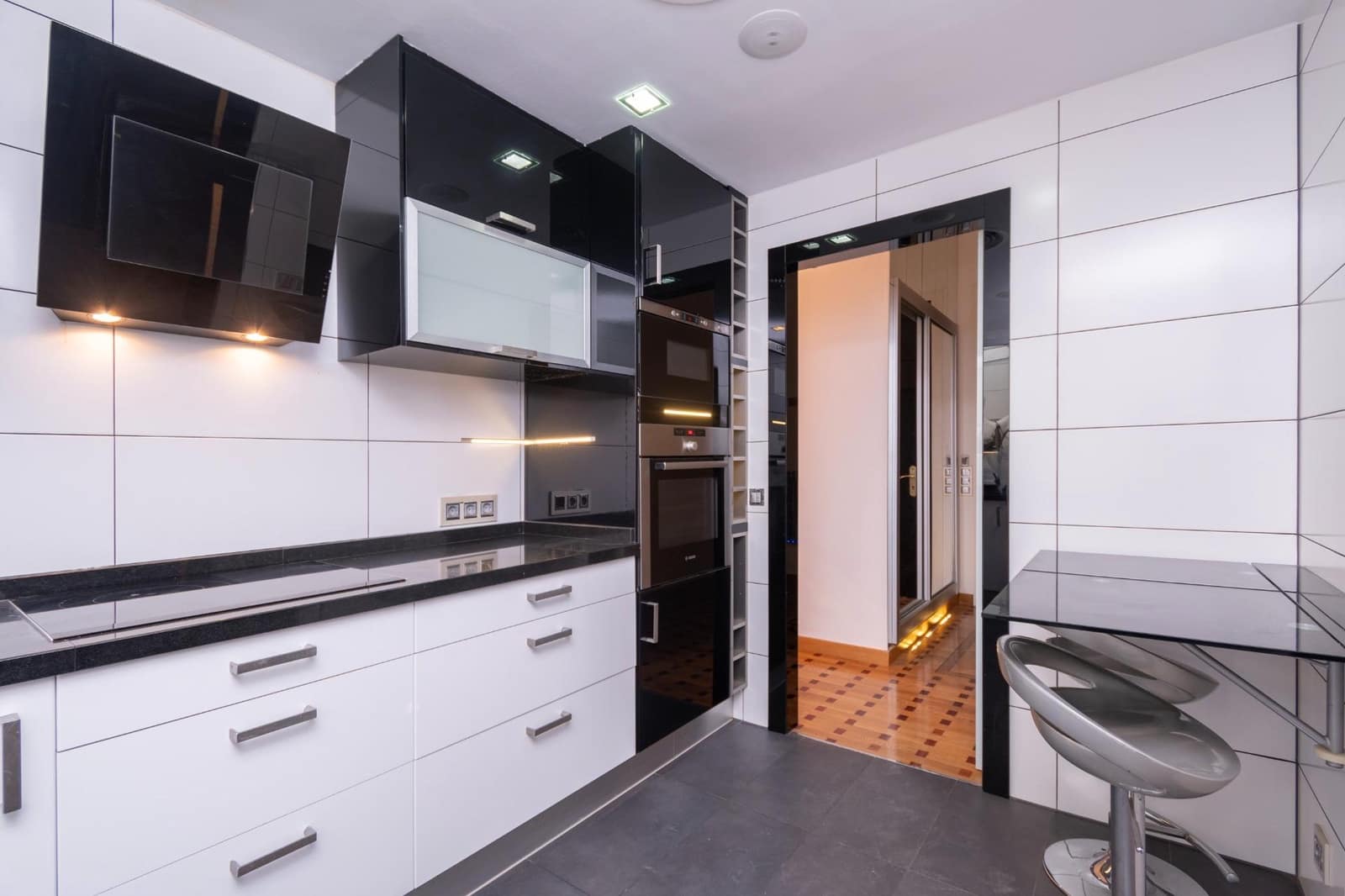 3 bedroom Apartment for sale in Palma de Mallorca with garage - € 1,375,000 (Ref: 9359416)