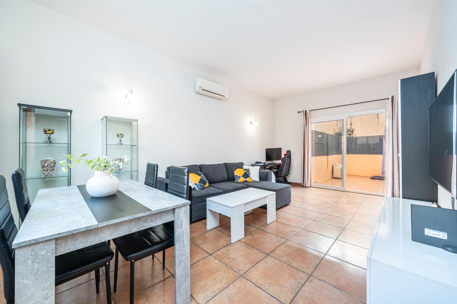 2 slaapkamer Rijtjeshuis te koop in Santanyi - € 375.000 (Ref: 9374589)