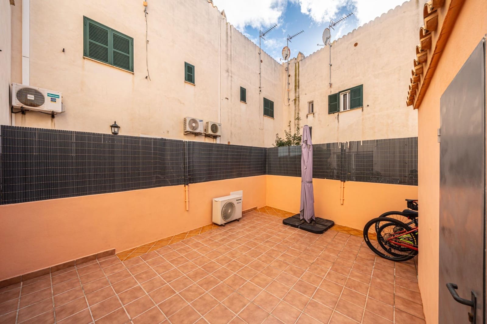 2 slaapkamer Rijtjeshuis te koop in Santanyi - € 375.000 (Ref: 9374589)