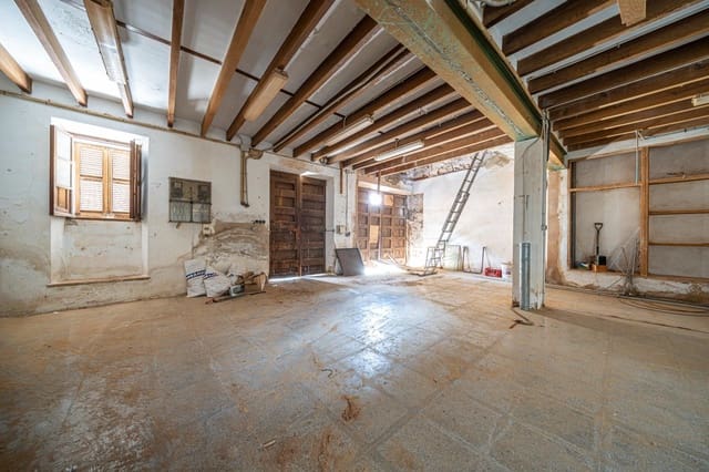 6 soveværelse Byhus til salg i Llucmajor med garage - € 299.000 (Ref: 9406577)