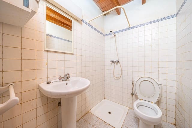 6 soveværelse Byhus til salg i Llucmajor med garage - € 299.000 (Ref: 9406577)