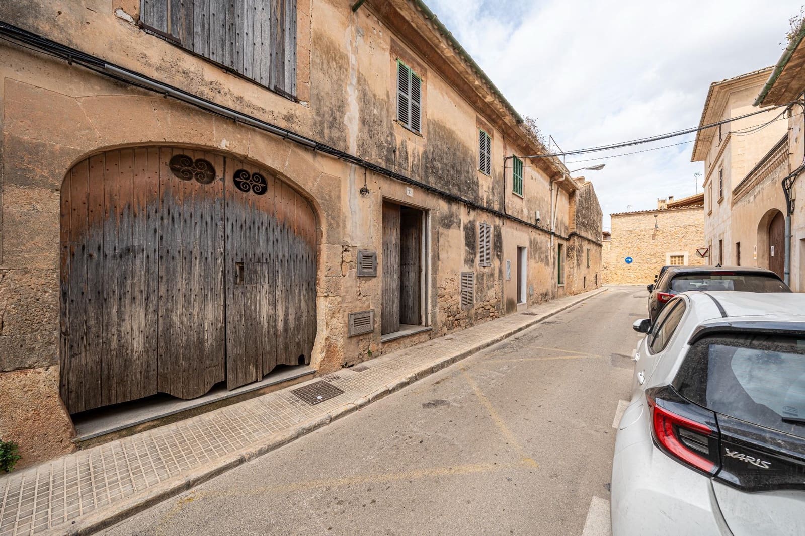 6 bedroom Townhouse for sale in Llucmajor with garage - € 299,000 (Ref: 9406577)