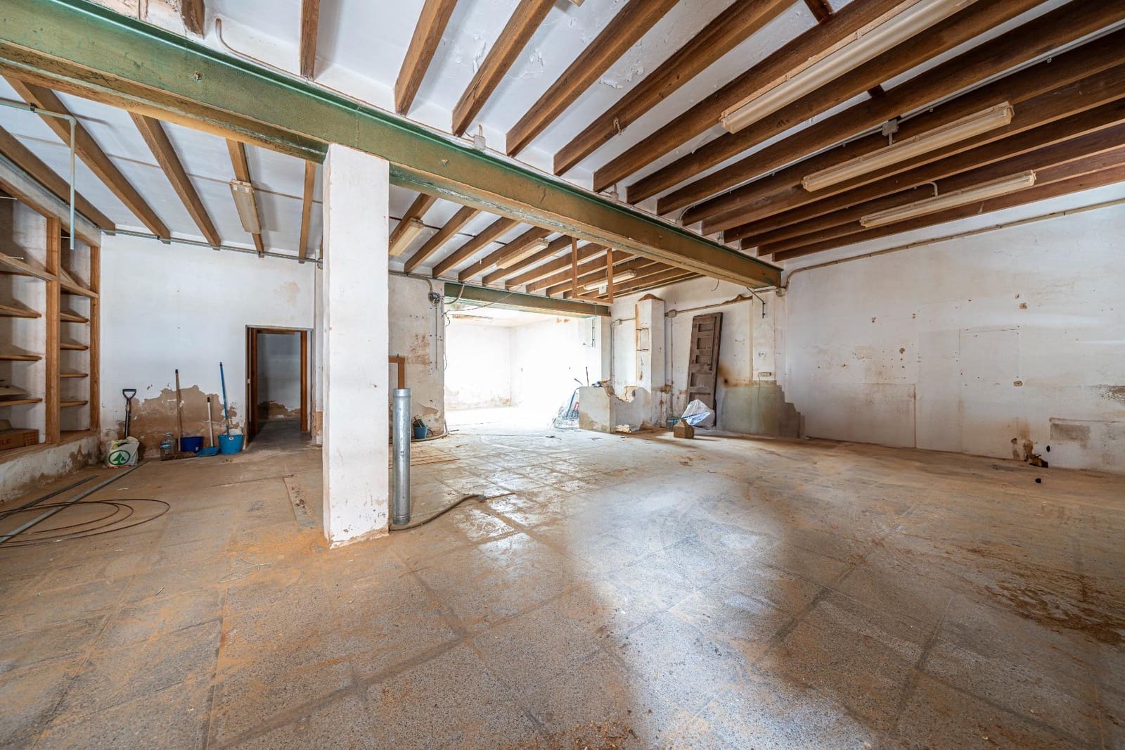 6 bedroom Townhouse for sale in Llucmajor with garage - € 299,000 (Ref: 9406577)