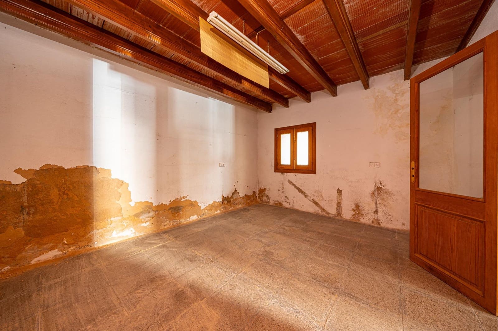 6 bedroom Townhouse for sale in Llucmajor with garage - € 299,000 (Ref: 9406577)