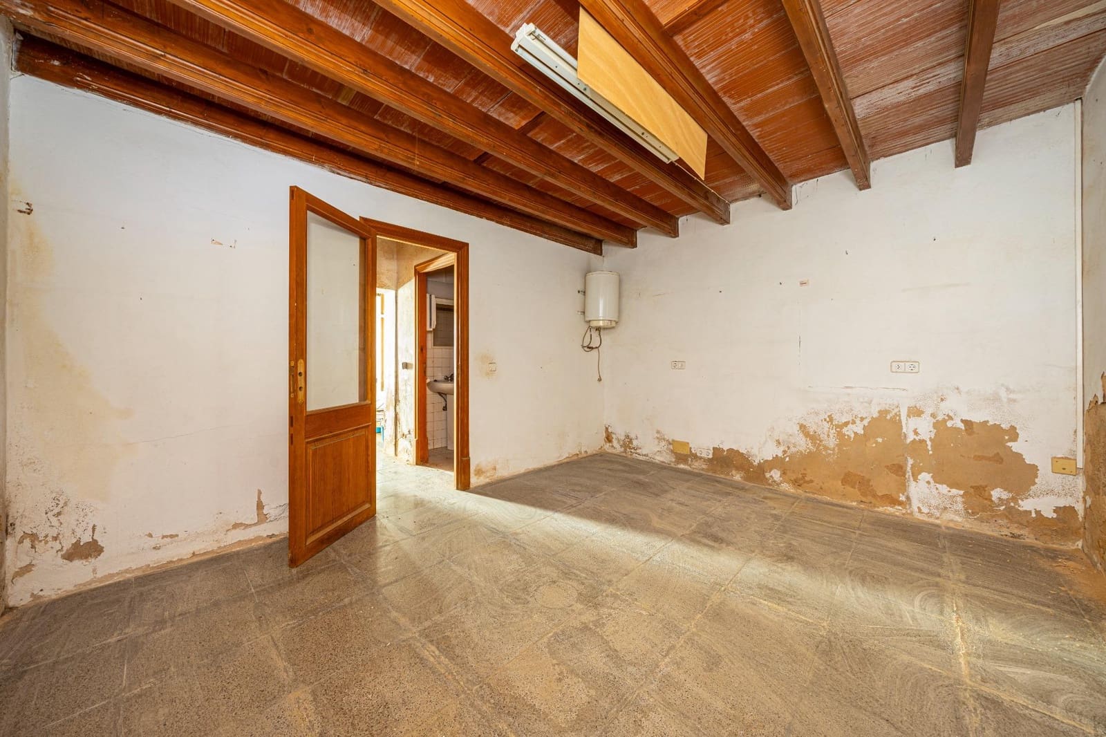 6 bedroom Townhouse for sale in Llucmajor with garage - € 299,000 (Ref: 9406577)