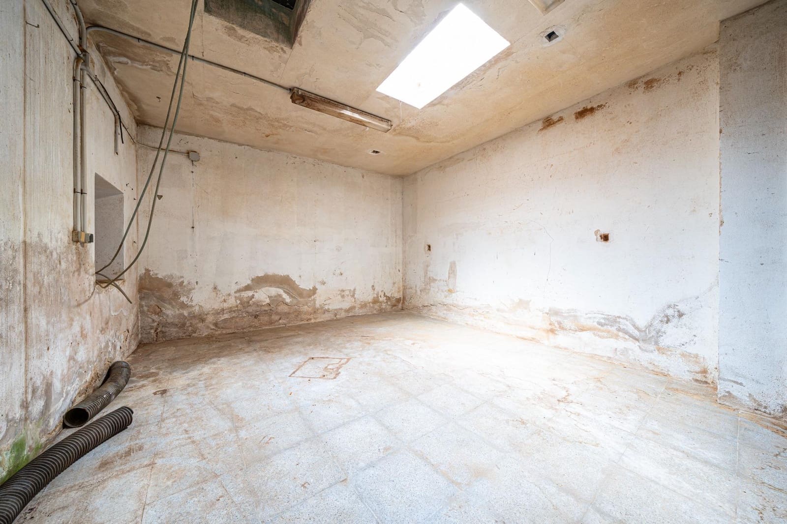 6 bedroom Townhouse for sale in Llucmajor with garage - € 299,000 (Ref: 9406577)