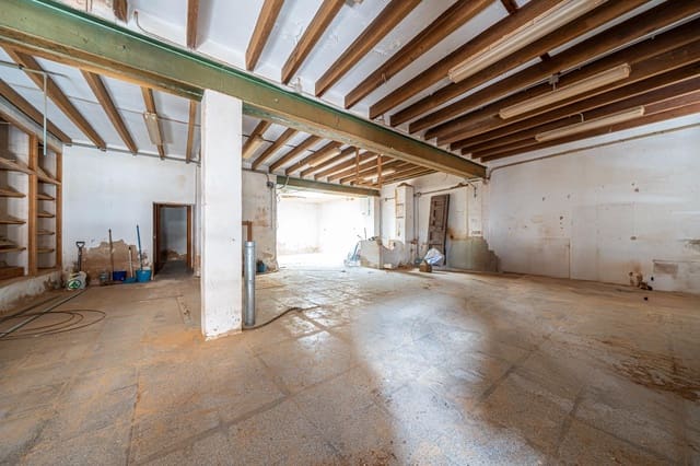 6 soveværelse Byhus til salg i Llucmajor med garage - € 299.000 (Ref: 9406577)