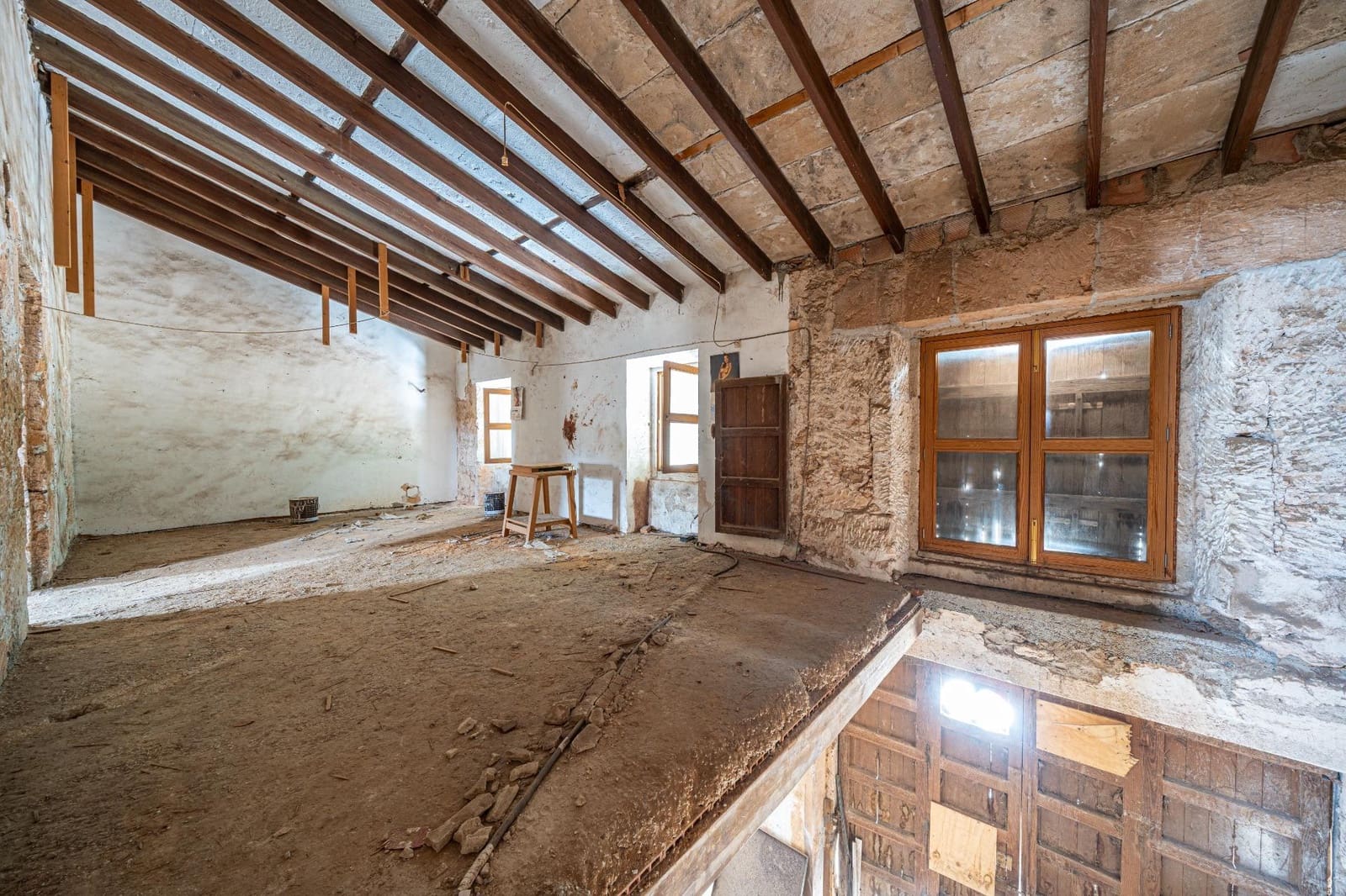 6 bedroom Townhouse for sale in Llucmajor with garage - € 299,000 (Ref: 9406577)