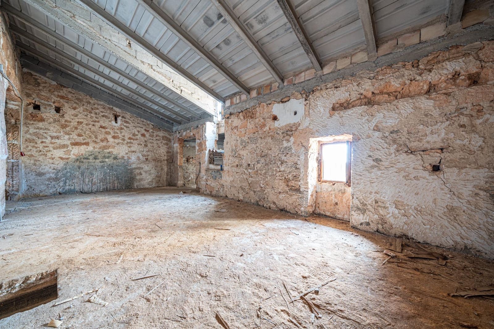 6 bedroom Townhouse for sale in Llucmajor with garage - € 299,000 (Ref: 9406577)