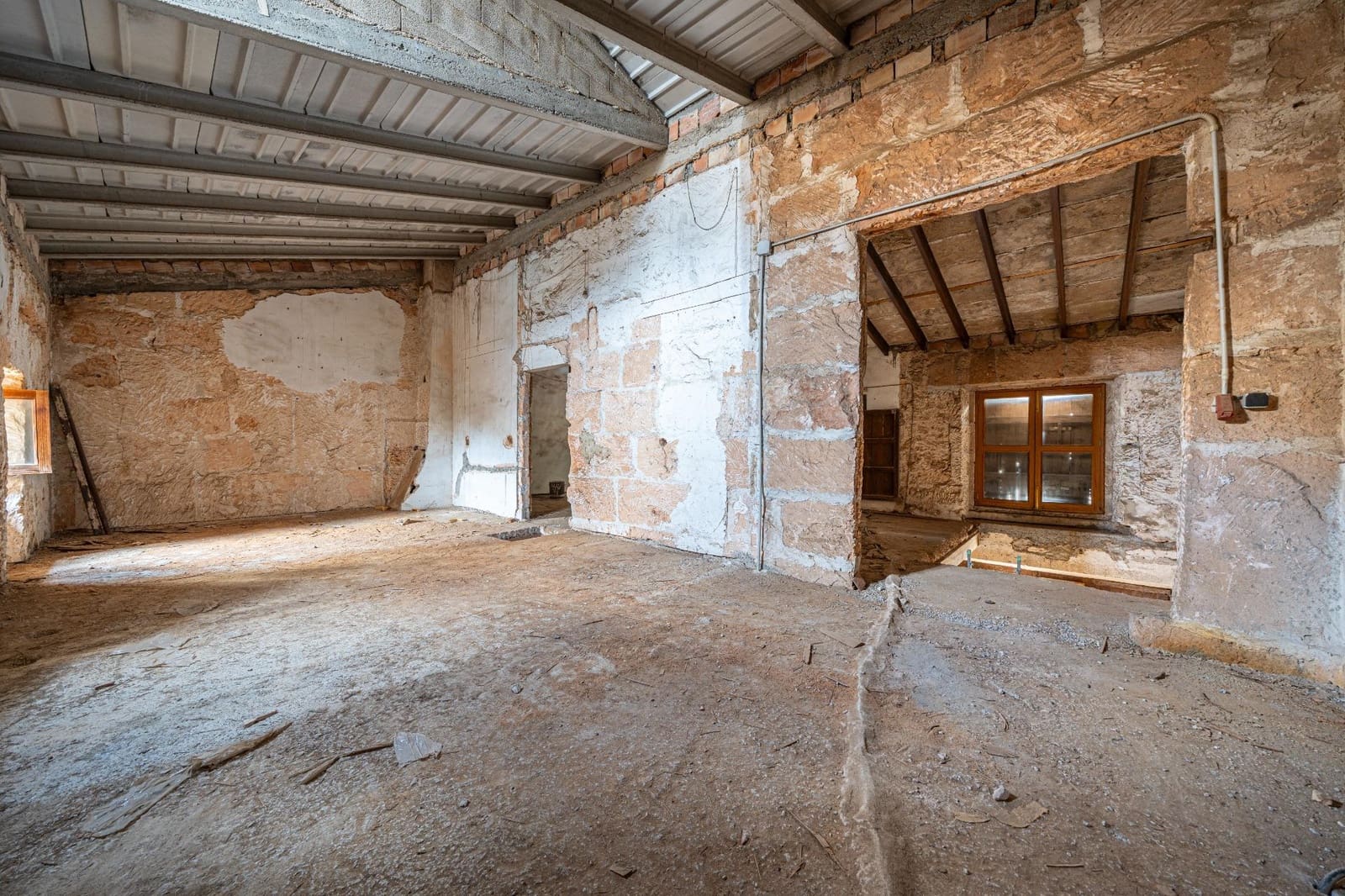 6 bedroom Townhouse for sale in Llucmajor with garage - € 299,000 (Ref: 9406577)