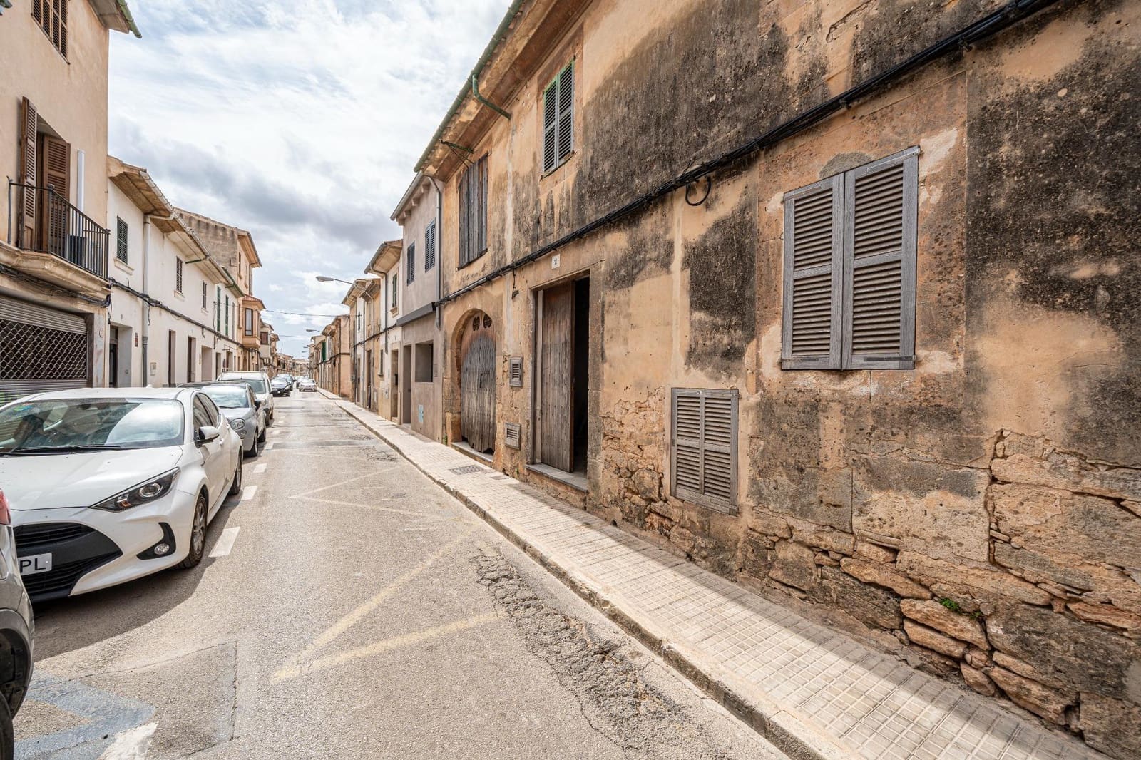 6 bedroom Townhouse for sale in Llucmajor with garage - € 299,000 (Ref: 9406577)