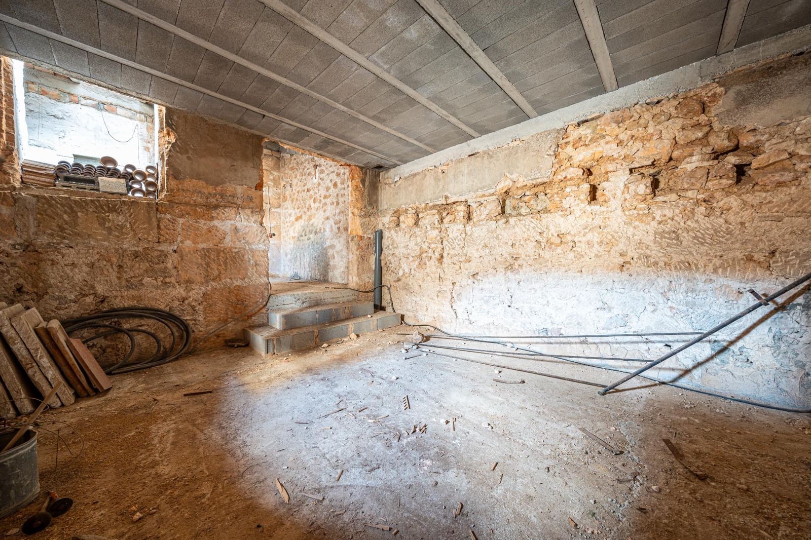 6 bedroom Townhouse for sale in Llucmajor with garage - € 299,000 (Ref: 9406577)