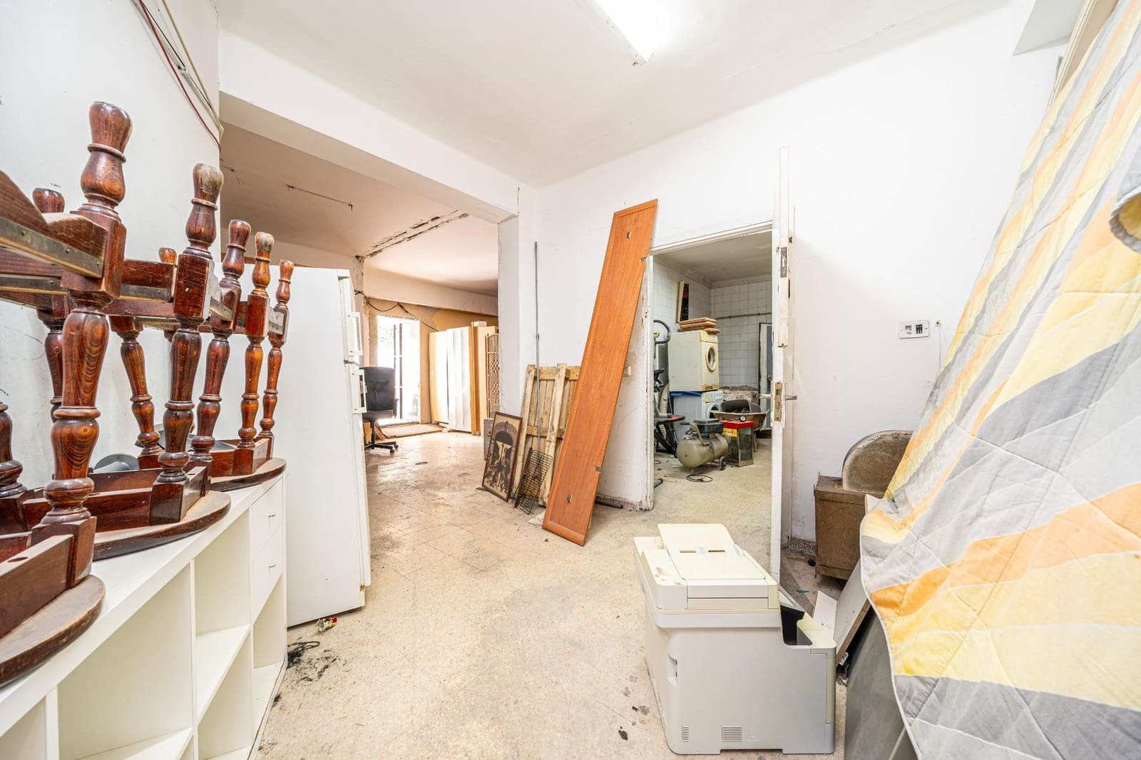 Commercial for sale in Santa Ponsa - € 299,000 (Ref: 9437571)