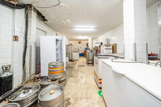 Erhverv til salg i Santa Ponsa, Calvià - € 299.000 (Ref: 9437571)