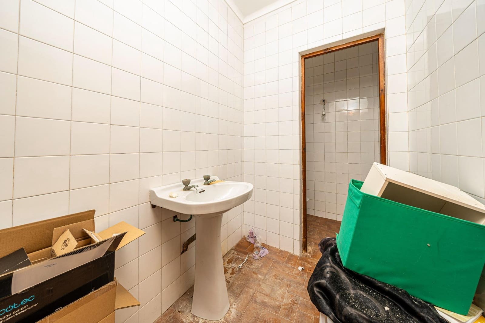 Commercial for sale in Santa Ponsa - € 299,000 (Ref: 9437571)