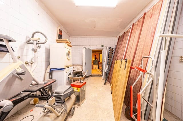 Erhverv til salg i Santa Ponsa, Calvià - € 299.000 (Ref: 9437571)