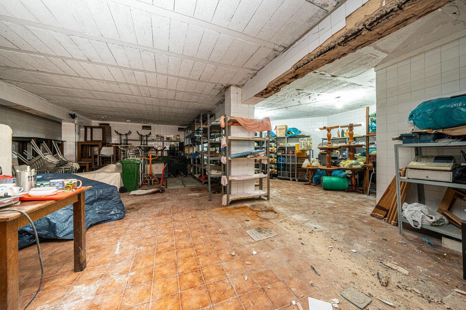 Commercial for sale in Santa Ponsa - € 299,000 (Ref: 9437571)