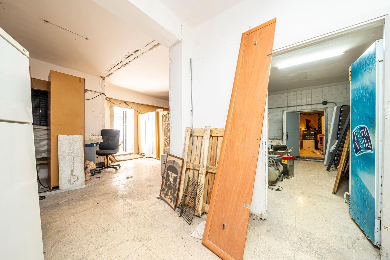 Commercial for sale in Santa Ponsa - € 299,000 (Ref: 9437571)