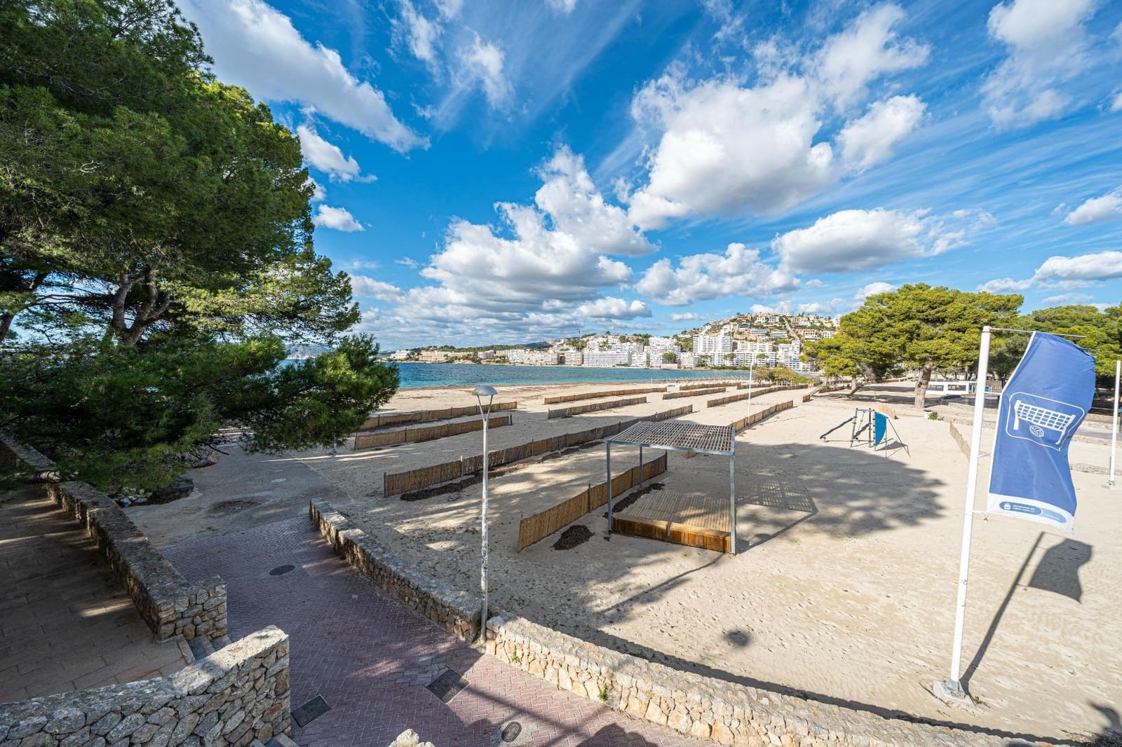 Commercial for sale in Santa Ponsa - € 299,000 (Ref: 9437571)