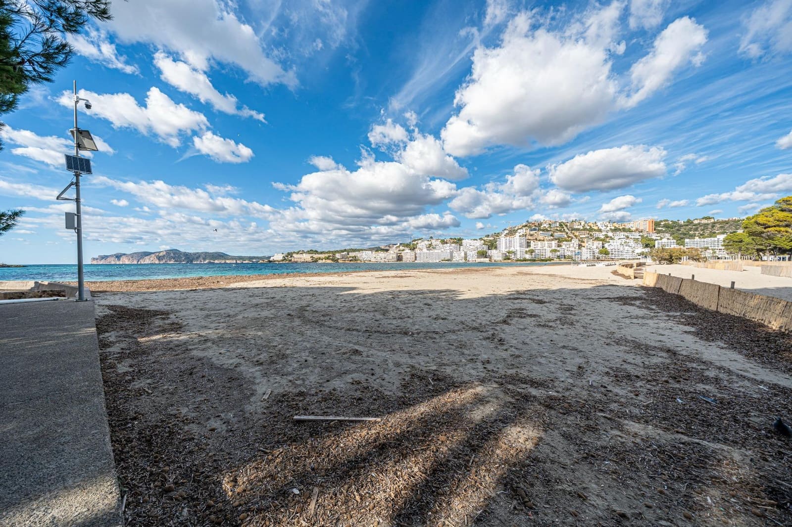 Commercial for sale in Santa Ponsa - € 299,000 (Ref: 9437571)