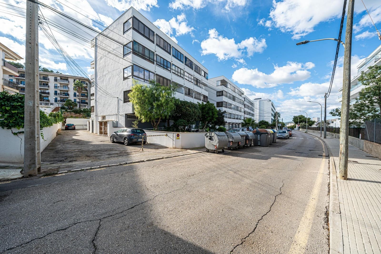 Commercial for sale in Santa Ponsa - € 299,000 (Ref: 9437571)