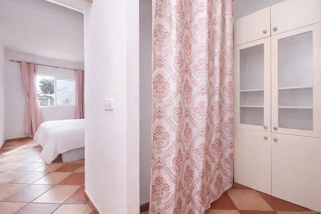 3 bedroom Villa for sale in Palma de Mallorca with garage - € 685,000 (Ref: 9474291)