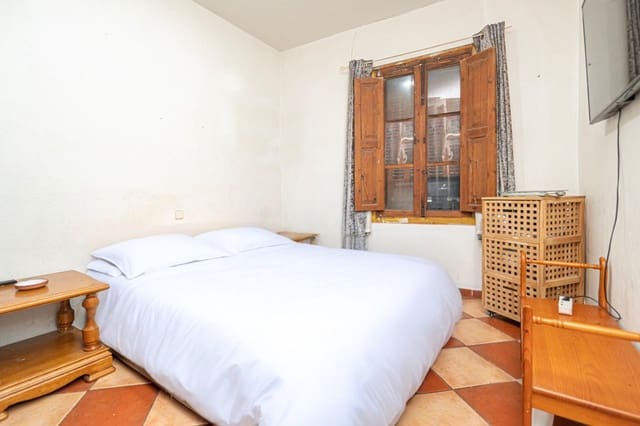 3 bedroom Villa for sale in Palma de Mallorca with garage - € 685,000 (Ref: 9474291)