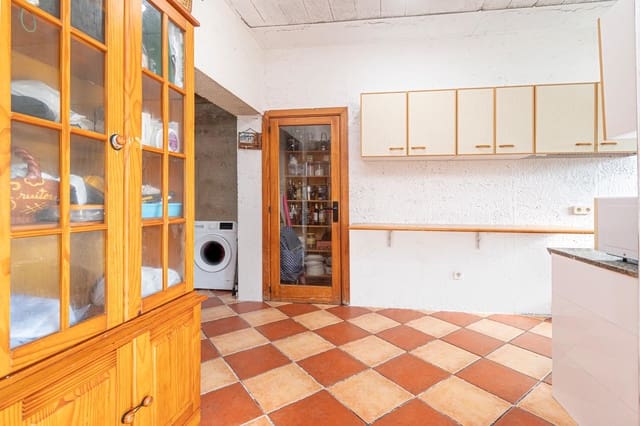 3 bedroom Villa for sale in Palma de Mallorca with garage - € 685,000 (Ref: 9474291)