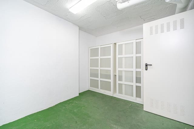 Autotalli myytävänä paikassa El Toro / Port Adriano, Calvià - 35 000 € (Ref: 9543922)