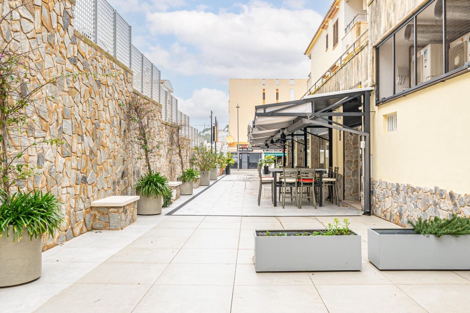 Commercial for sale in Santa Ponsa - € 2,000,000 (Ref: 9608218)