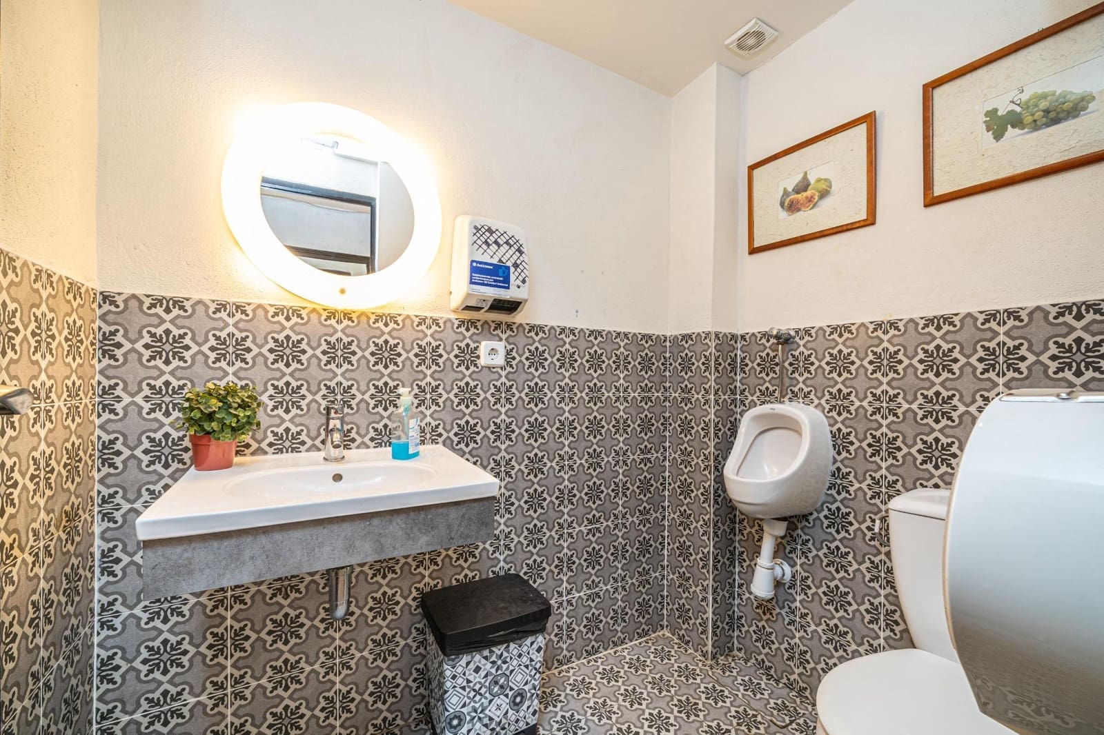 Yritys vuokrattavana paikassa Son Ferriol - 1 300 € (Ref: 9637770)