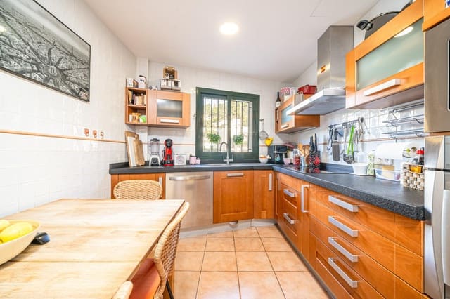 4 chambre Villa/Maison Mitoyenne à vendre à Calvià Pueblo, Calvià avec garage - 749 000 € (Ref: 9659568)