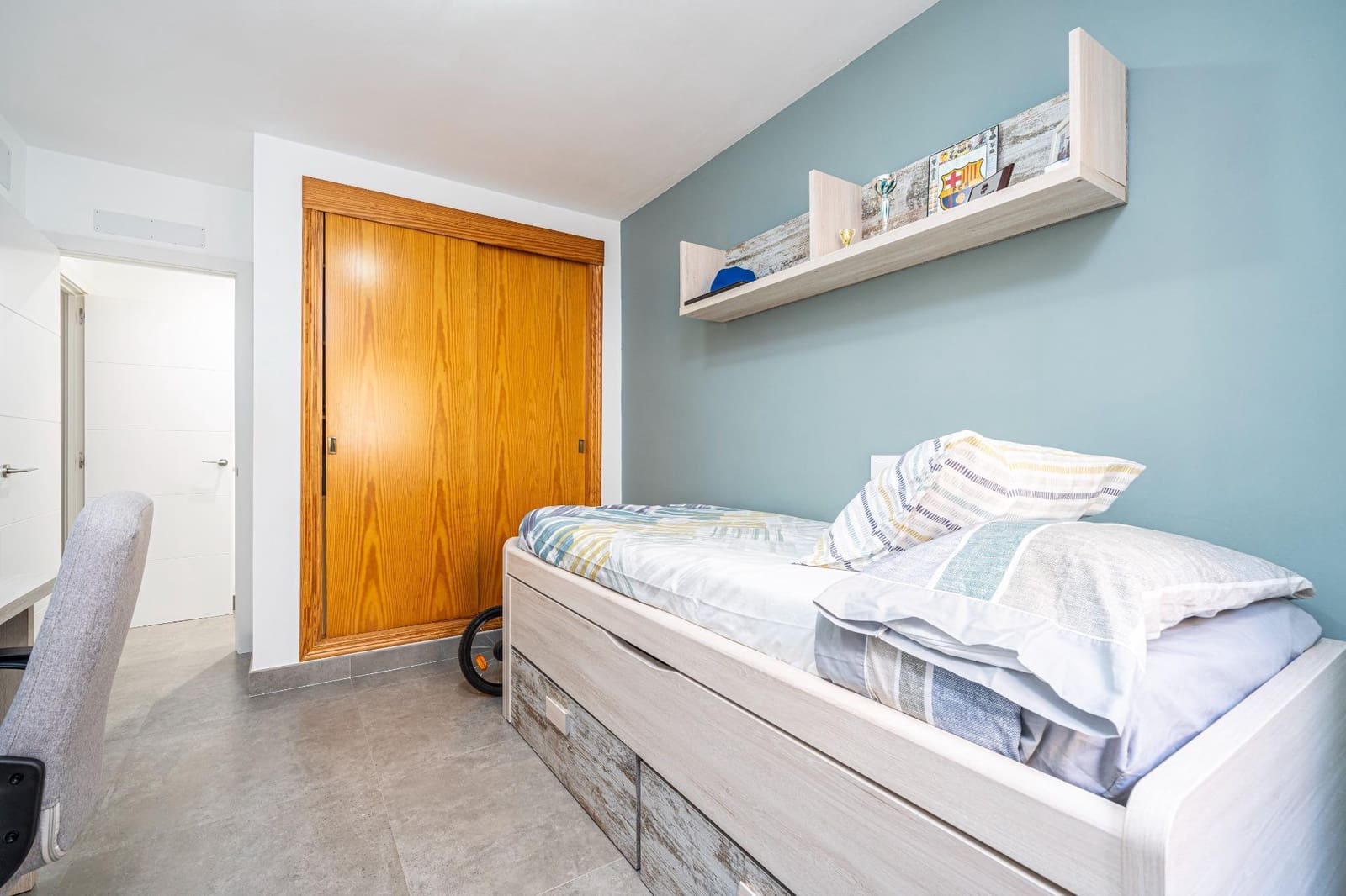 3 bedroom Flat for sale in Cala Ratjada with garage - € 340,000 (Ref: 9679972)