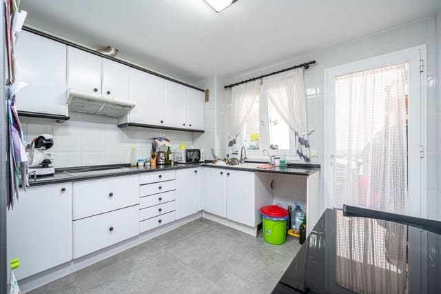 3 bedroom Flat for sale in Cala Ratjada, Capdepera with garage - € 340,000 (Ref: 9679972)