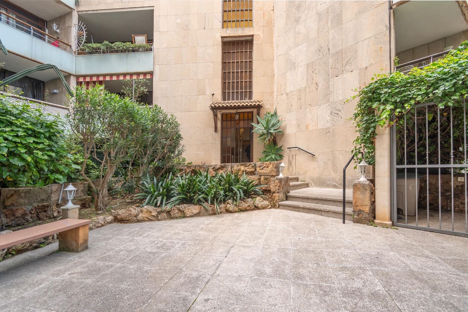 Gewerbe zu verkaufen in Palma de Mallorca mit Pool - 375.000 € (Ref: 9690949)